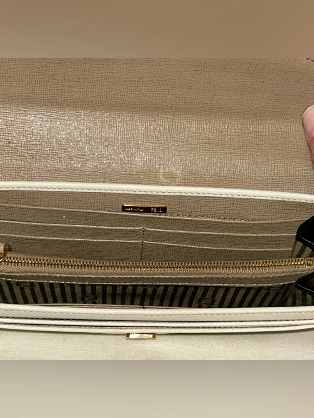 Fendi Black Leather V-Detail Wallet - Picture 8 of 12